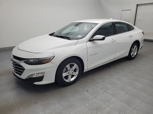Used 2024 Chevrolet Malibu LT FWD image 2