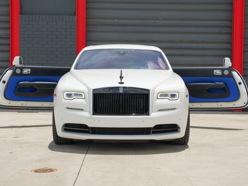 Used 2019 Rolls-Royce Wraith RWD image 3