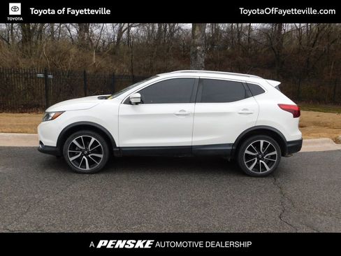 Used 2017 Nissan Rogue Sport SL w/ SL Premium Package image 2