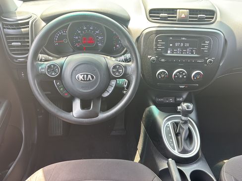 Used 2017 Kia Soul FWD image 11
