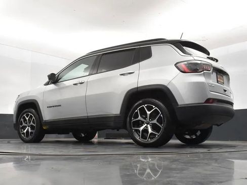 Used 2025 Jeep Compass Limited AWD/4WD image 12