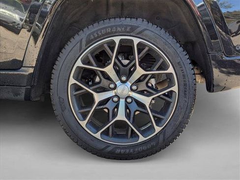 Used 2022 Jeep Grand Cherokee Summit AWD/4WD image 9