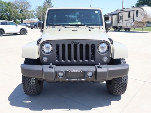 Used 2017 Jeep Wrangler Unlimited Sahara w/ Connectivity Group AWD/4WD image 2