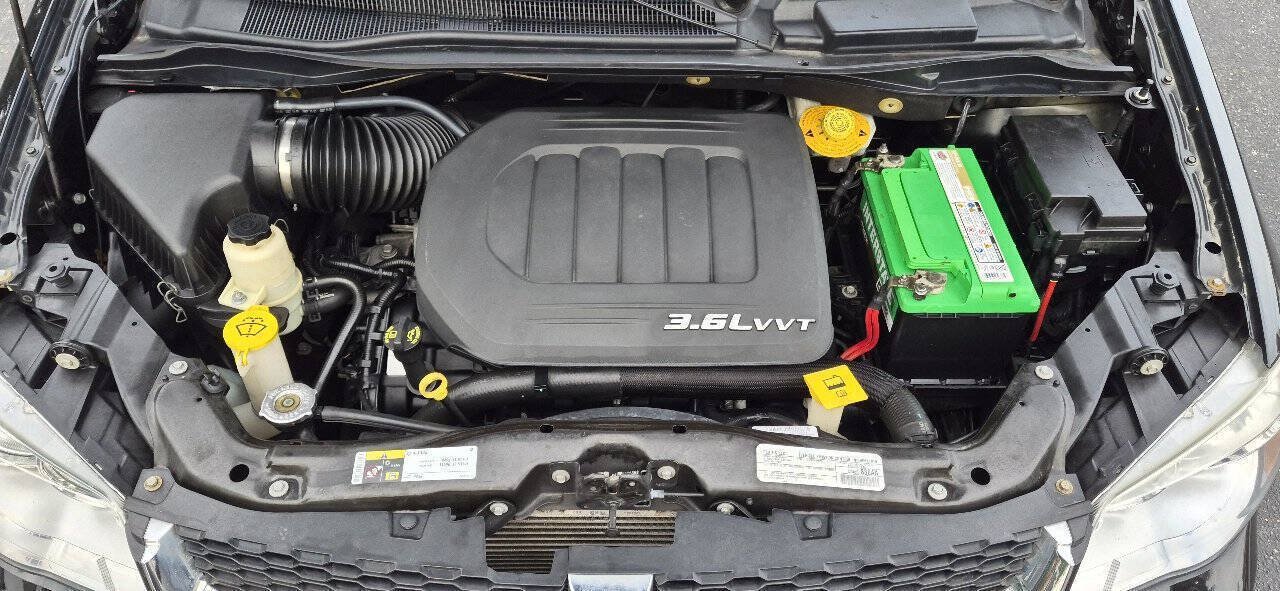 Used 2017 Dodge Grand Caravan SXT FWD image 9