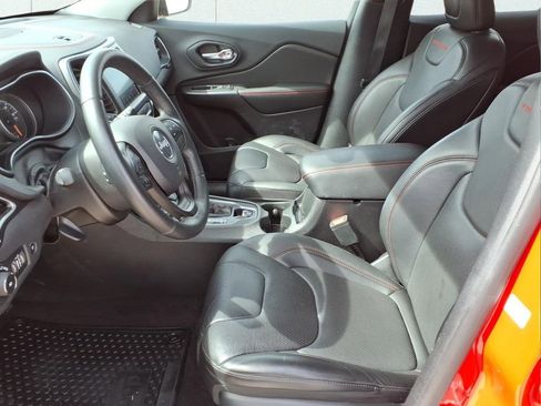 Used 2019 Jeep Cherokee Trailhawk image 17