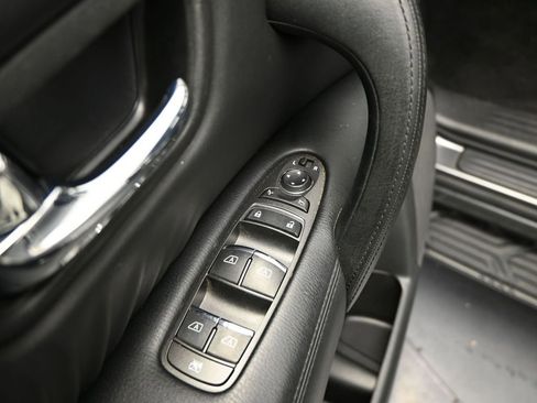 Used 2024 Nissan Armada SL w/ Captain's Chairs Package RWD image 13