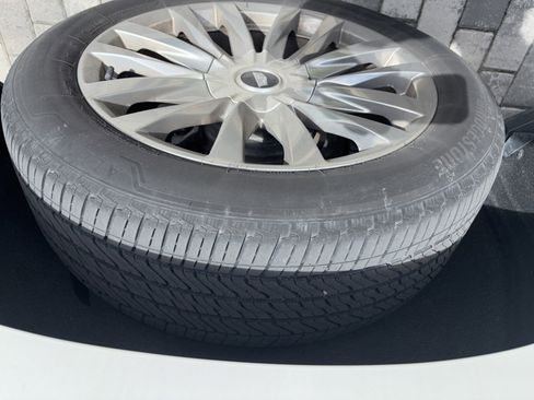 Used 2022 Cadillac Escalade Premium Luxury image 32