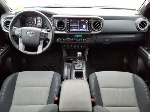 Used 2021 Toyota Tacoma TRD Off-Road w/ Technology Package AWD/4WD image 11