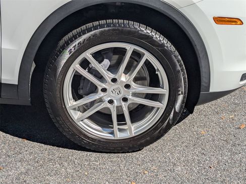 Used 2019 Porsche Cayenne image 12