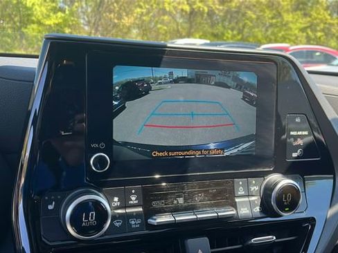Certified 2025 Toyota Highlander XLE AWD/4WD image 16