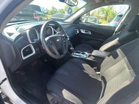 Used 2017 Chevrolet Equinox LS FWD image 2