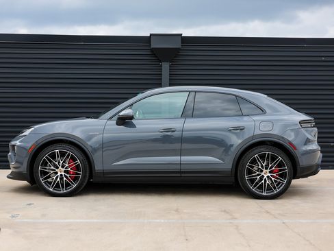 New 2025 Porsche Macan 4S Electric image 2