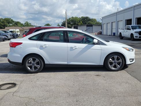Used 2018 Ford Focus SE w/ SE Appearance Package FWD image 7