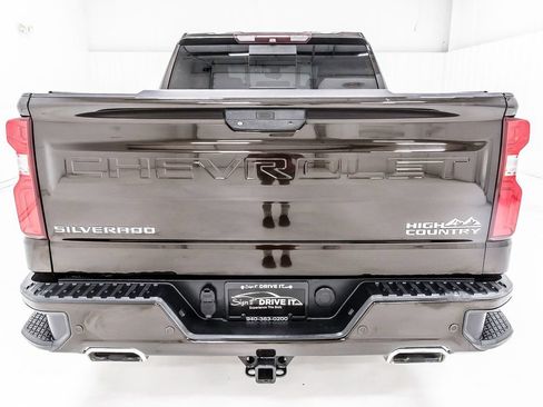 Used 2019 Chevrolet Silverado 1500 High Country w/ Technology Package AWD/4WD image 6