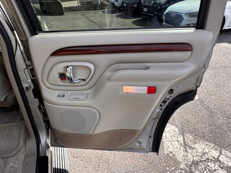 Used 2000 Cadillac Escalade 4WD image 27