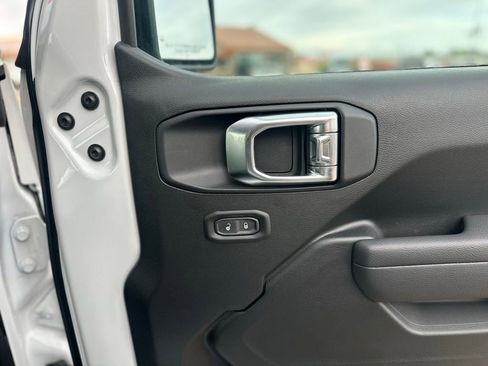 New 2025 Jeep Gladiator Sport image 30