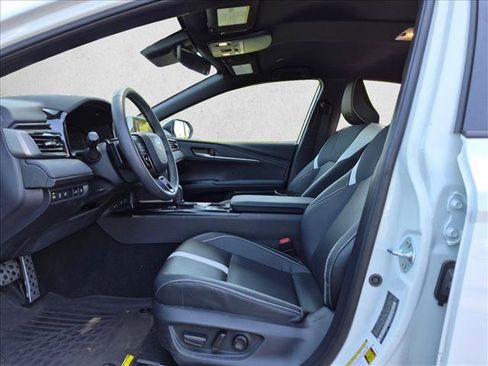 Used 2025 Toyota Camry SE w/ Convenience Package FWD image 13