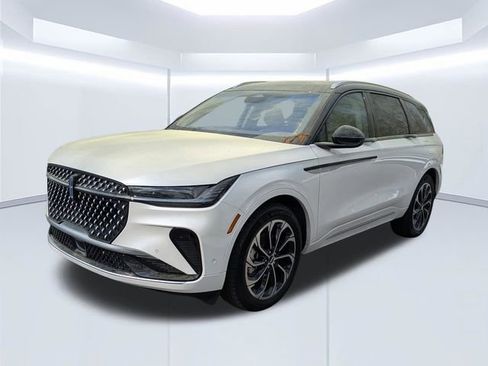 Used 2024 Lincoln Nautilus Reserve w/ Equipment Group 203A image 8