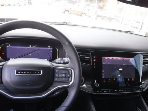 Used 2022 Jeep Wagoneer Series III image 3