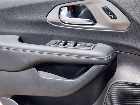 New 2025 Chrysler Pacifica Select w/ Fav Edition Package image 18