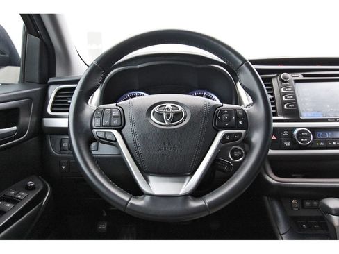 Used 2017 Toyota Highlander XLE FWD image 15