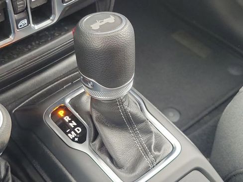 Used 2025 Jeep Wrangler Unlimited Sahara AWD/4WD image 19