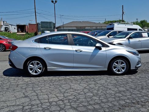 Used 2018 Chevrolet Cruze LT w/ Sun And Sound Package FWD image 7