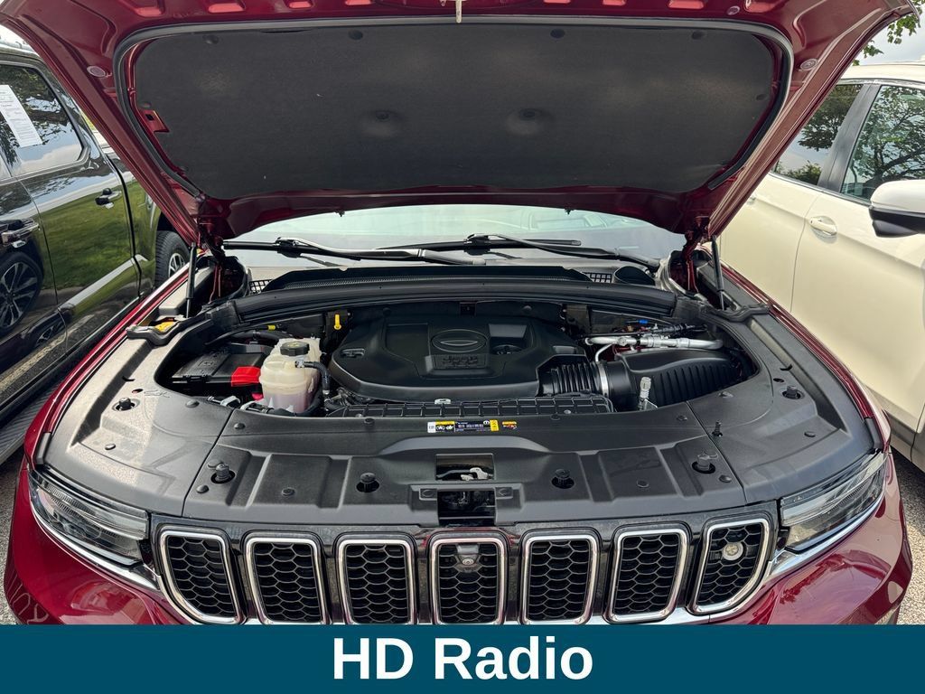 Used 2022 Jeep Grand Cherokee Overland w/ Adv Protech Group III AWD/4WD image 16