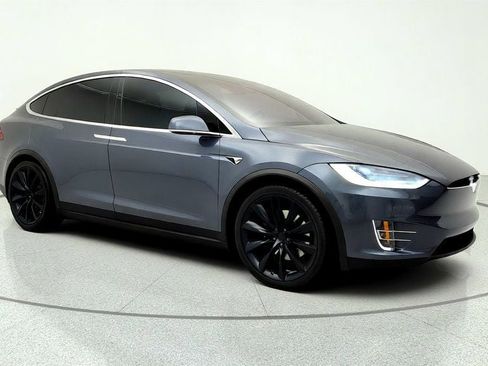 Used 2018 Tesla Model X 75D AWD/4WD image 3