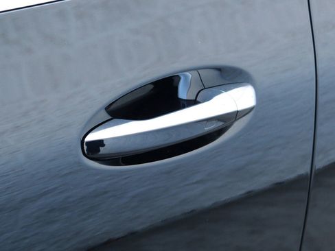 Used 2025 Mercedes-Benz GLA 250 image 17