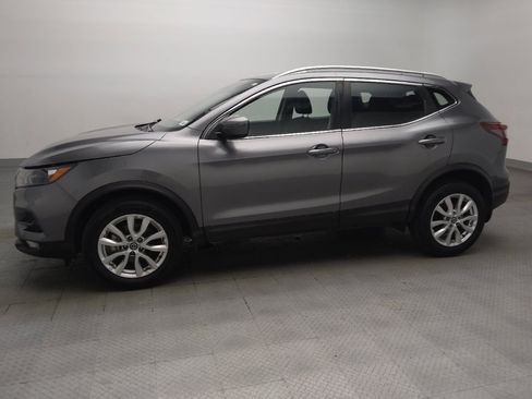 Used 2021 Nissan Rogue Sport SV FWD image 2