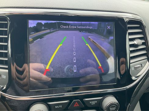 Used 2019 Jeep Grand Cherokee Altitude AWD/4WD image 11