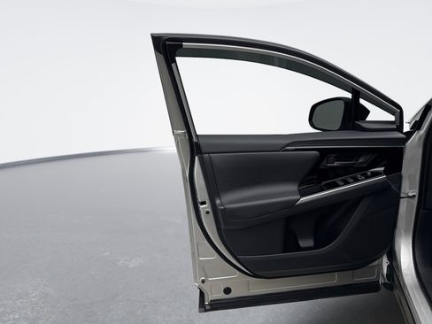 Used 2025 Toyota bZ4X XLE image 9