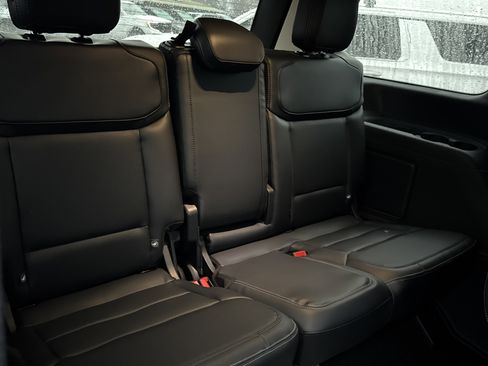 New 2025 Ford Expedition Platinum w/ Driver's Package image 18