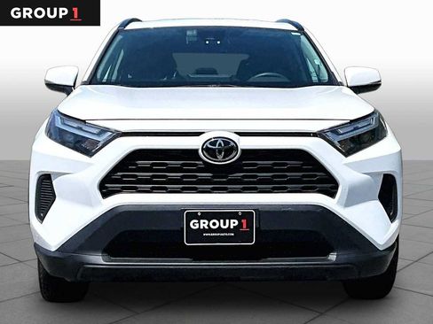 Used 2025 Toyota RAV4 XLE AWD/4WD image 4