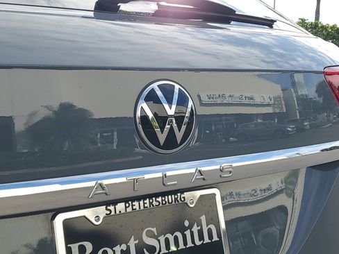 Used 2023 Volkswagen Atlas Cross Sport SEL image 5