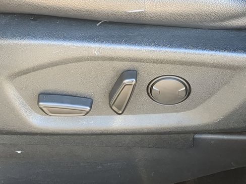 Used 2019 Ford Explorer XLT w/ Equipment Group 202A image 23