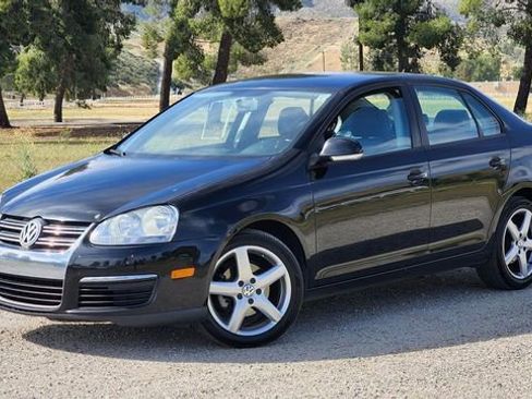 Used 2010 Volkswagen Jetta Limited Edition image 2