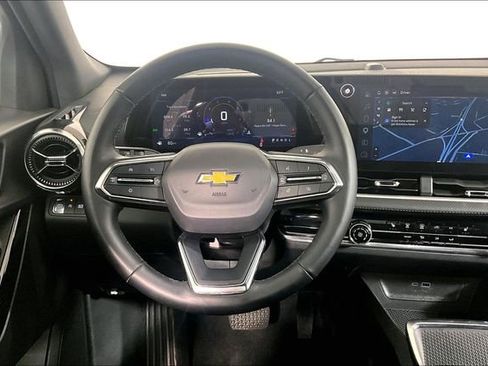 Used 2025 Chevrolet Equinox LT FWD image 5