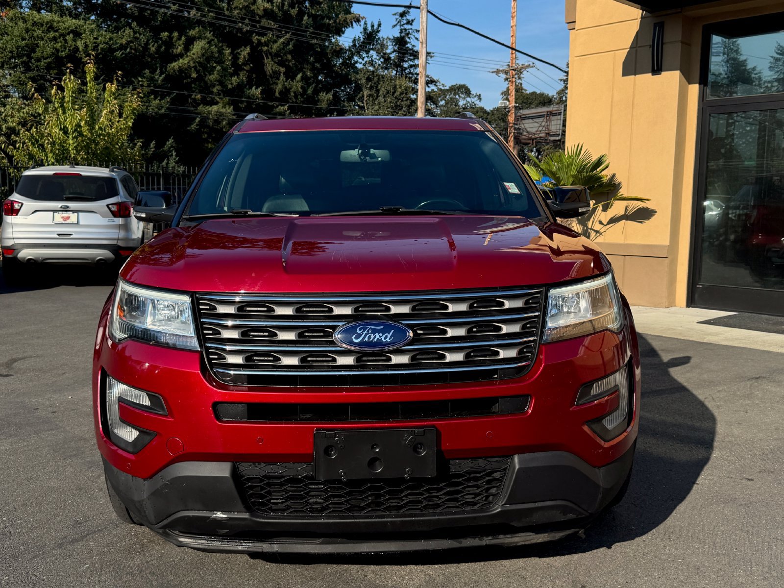 Used 2017 Ford Explorer XLT w/ Equipment Group 202A AWD/4WD image 2