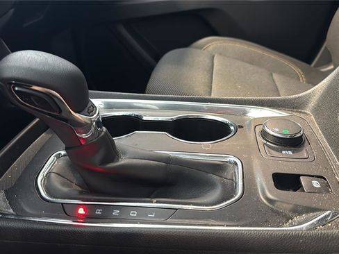 Used 2021 Chevrolet Traverse LS image 26