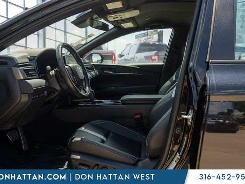 Used 2025 Toyota Camry SE FWD image 3