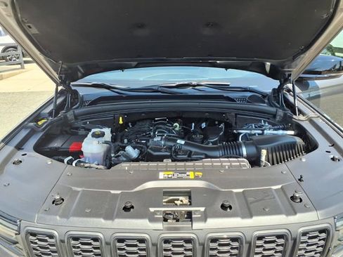 Certified 2025 Jeep Grand Cherokee L Laredo AWD/4WD image 14