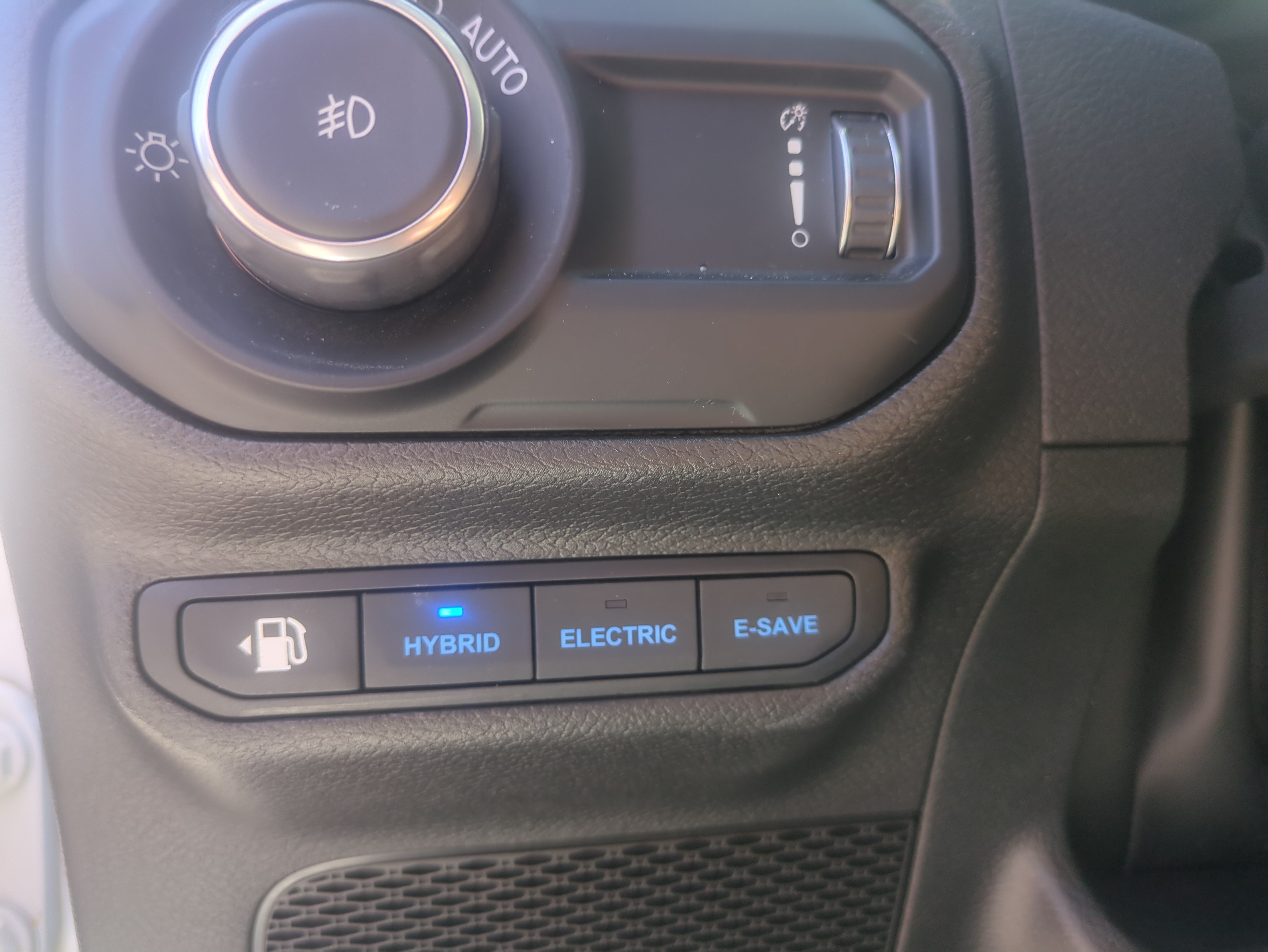 Used 2023 Jeep Wrangler Unlimited Sahara w/ Cold Weather Group AWD/4WD image 11