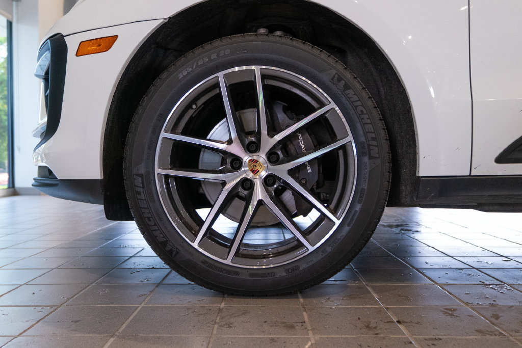 Certified 2023 Porsche Macan AWD/4WD image 12