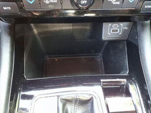 Used 2023 Jeep Compass Latitude w/ Sun and Sound Group AWD/4WD image 12