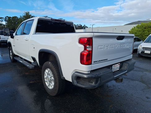 Used 2023 Chevrolet Silverado 2500 LT w/ Convenience Package image 4
