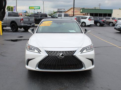 Used 2020 Lexus ES 350 w/ Luxury Package image 2