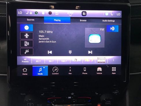 Used 2025 Jeep Grand Cherokee Limited image 19