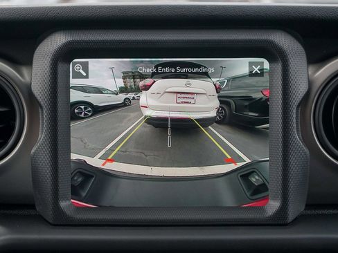 Used 2021 Jeep Gladiator Sport image 18